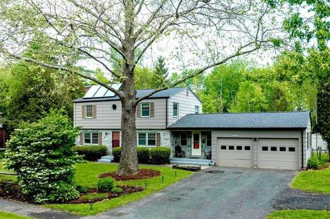 137 Glendale Rd, Amherst, MA 01002