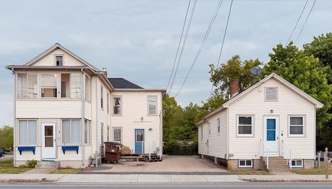 12-14 Hartford Ave E, Uxbridge, MA 01569