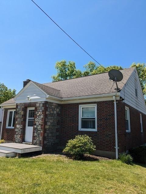 36 Prospect Ave, Dudley, MA 01571