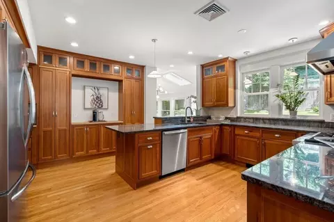 25 Windsor Rd, Brookline, MA 02445 photo 7