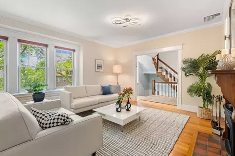 25 Windsor Rd, Brookline, MA 02445 photo 3