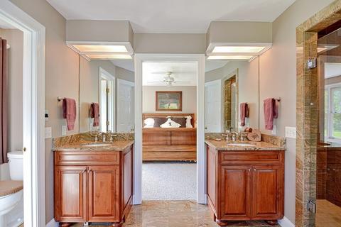 129 South St, Upton, MA 01568 photo 25