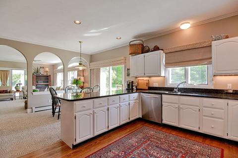 129 South St, Upton, MA 01568 photo 6