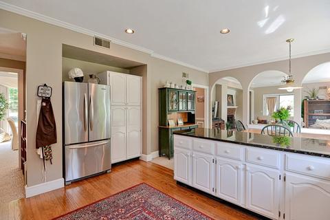 129 South St, Upton, MA 01568 photo 8