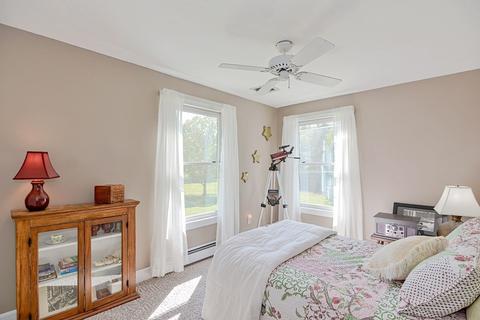 129 South St, Upton, MA 01568 photo 28