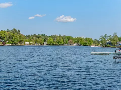 10 Hamilton Dr, Holland, MA 01521