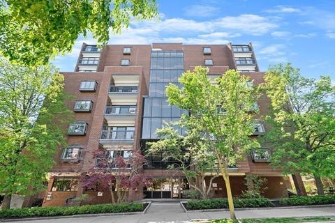 1265 Beacon St #1001, Brookline, MA 02446