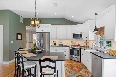7 Jaybee Ave, Dudley, MA 01571 photo 5