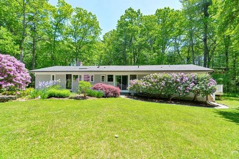 13 Nebo St, Medfield, MA 02052