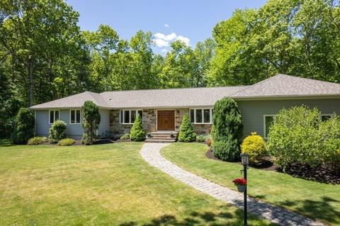 28 Ramblewood Dr, Easton, MA 02356