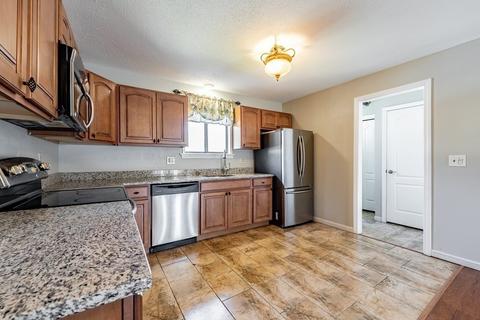74 Beekman Dr #74, Agawam, MA 01001