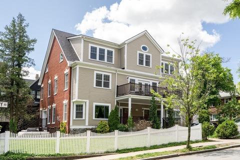 134 Salisbury Rd #1, Brookline, MA 02445