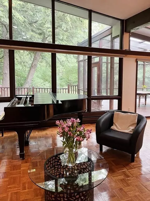 367 Newton St, Brookline, MA 02467