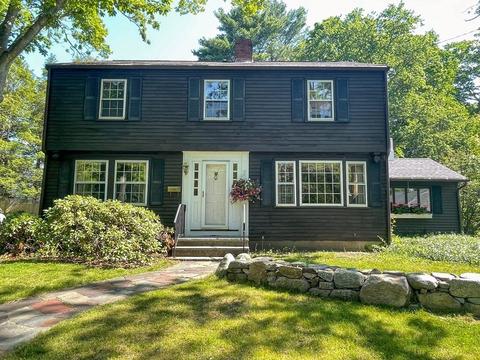 11 Oak St, Hamilton, MA 01982