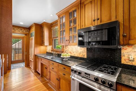 7 Beach St, Marblehead, MA 01945 photo 12