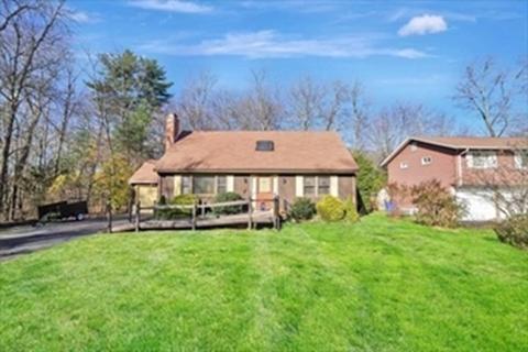 20 Danaher Cir, Springfield, MA 01118
