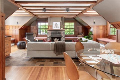 51 Holland Rd, Brookline, MA 02445 photo 27