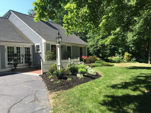 37 Freedom St, Hopedale, MA 01747
