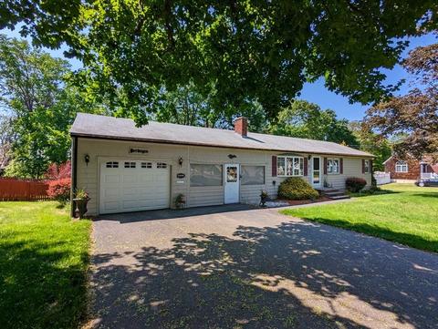11 Glen Forest Ln, Methuen, MA 01844
