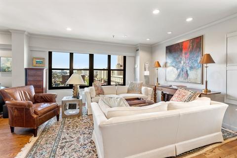 16 Harcourt St #9A, Boston, MA 02116