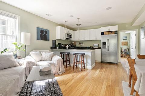 30 Armstrong St #201, Jamaica Plain, MA 02130
