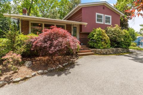 19 W Chardon Rd, Winchester, MA 01890