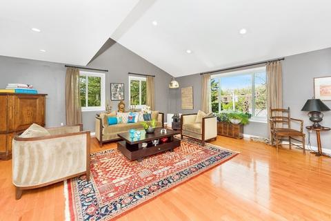 37 River Ridge Rd, Wellesley, MA 02481