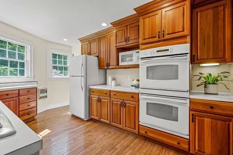 36 Laurel Ave, Wellesley, MA 02481 photo 9