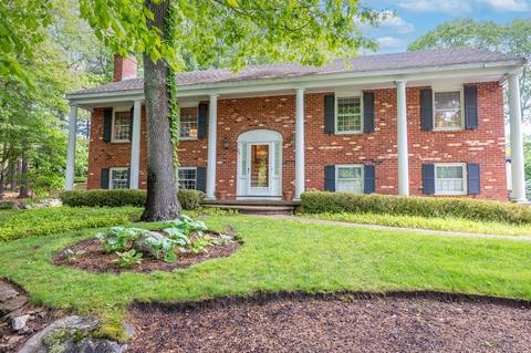 25 Heritage Ln, Lynnfield, MA 01940
