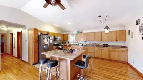 24 Leo St, Fall River, MA 02723 photo 11