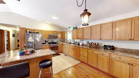24 Leo St, Fall River, MA 02723 photo 12