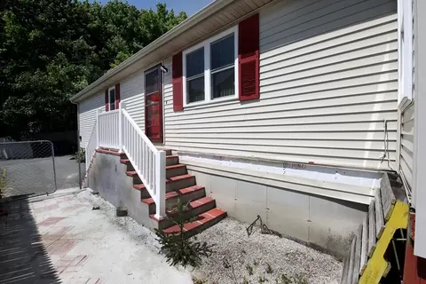 24 Leo St, Fall River, MA 02723 photo 2
