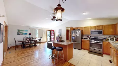 24 Leo St, Fall River, MA 02723 photo 9