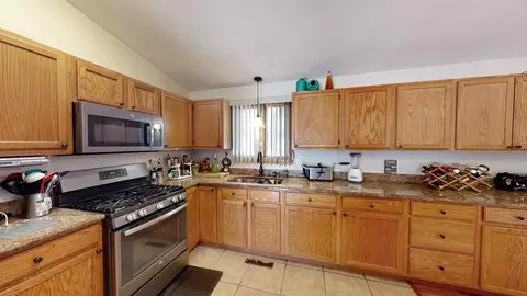 24 Leo St, Fall River, MA 02723 photo 13