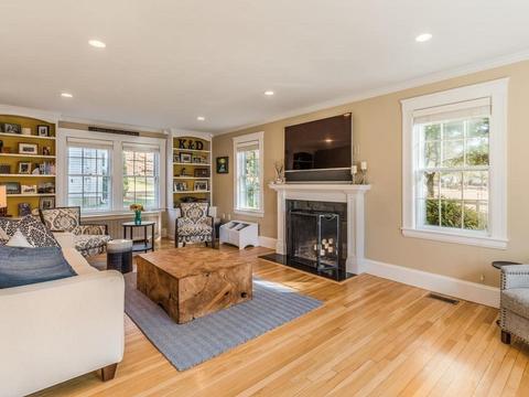 114 Beaufort Ave, Needham, MA 02492