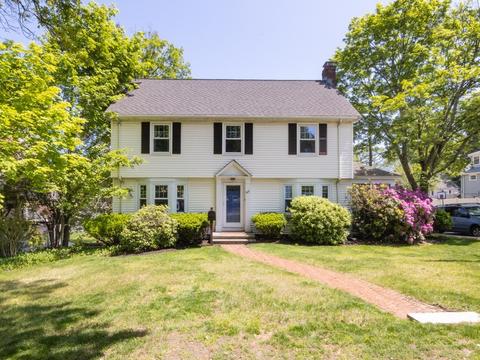 864 Vfw Pkwy, Boston, MA 02132