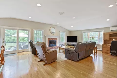 28 Appleton Rd, Needham, MA 02492 photo 3