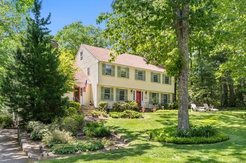 170 Richardson Dr, Needham, MA 02492