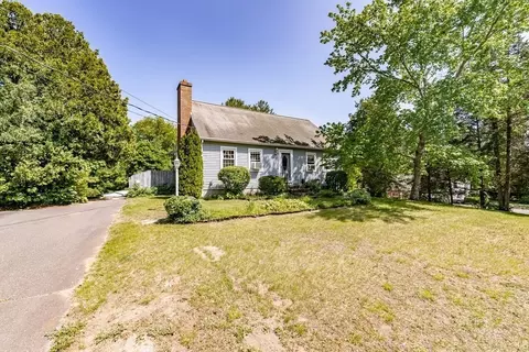 12 Pinebrook Cir, Granby, MA 01033
