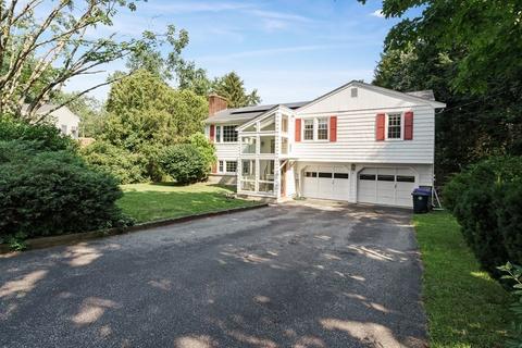 36 Putnam Rd, Bedford, MA 01730