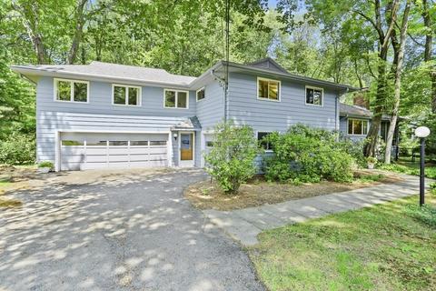 23 Suzanne Rd, Lexington, MA 02420