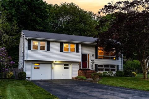 95 Stivaletta Dr, Dedham, MA 02026