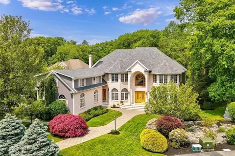 35 Zachary Ln, Reading, MA 01867