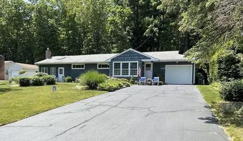 112 Ellendale Cir, Springfield, MA 01128 photo 2
