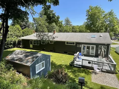 112 Ellendale Cir, Springfield, MA 01128 photo 3