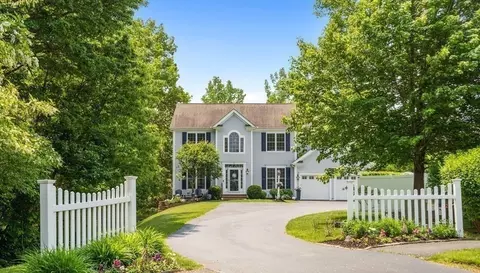 25 Robin Hill Rd, Danvers, MA 01923