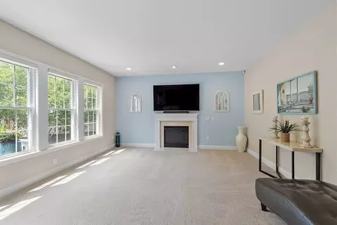 25 Robin Hill Rd, Danvers, MA 01923 photo 8