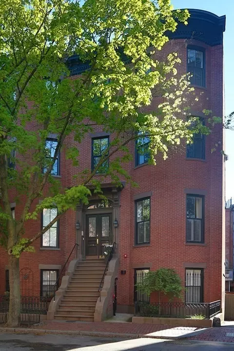 126 Pembroke St #2, Boston, MA 02118