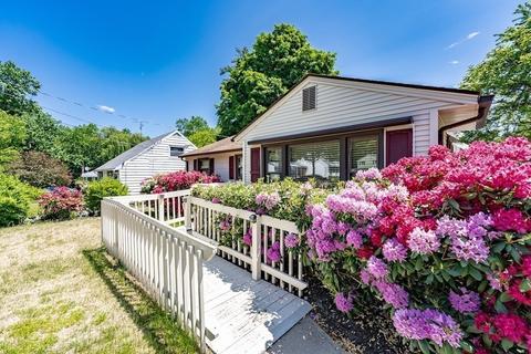 21 Nokomis St, Springfield, MA 01109 photo 2