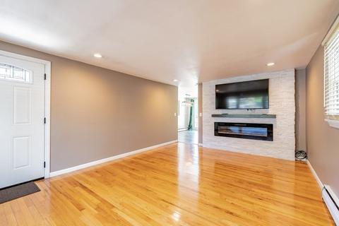 21 Nokomis St, Springfield, MA 01109 photo 3